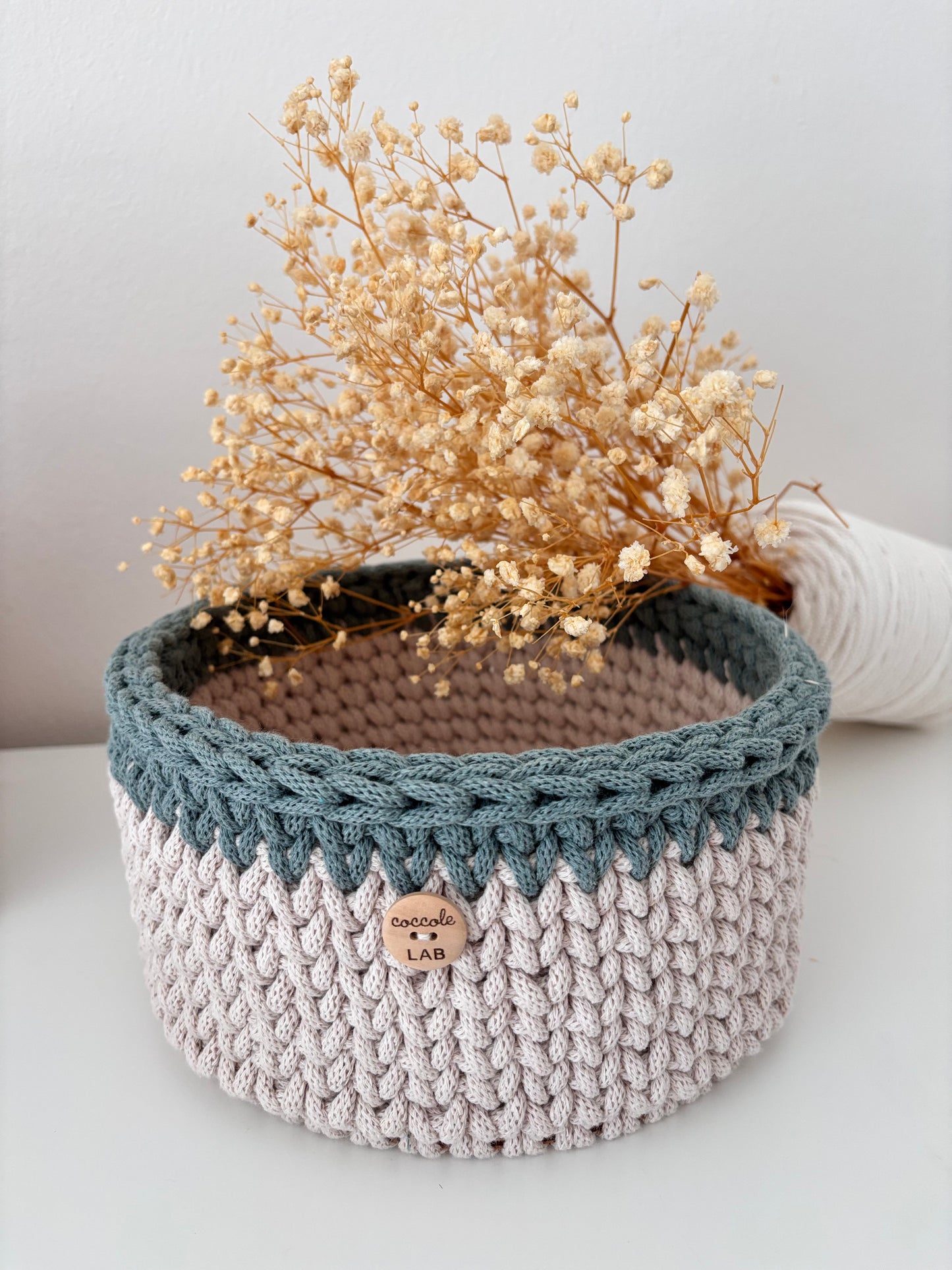 Cestino organizer beige con bordino verde alloro