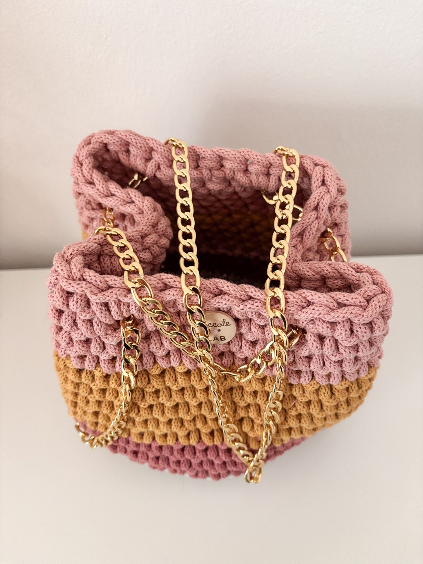 Borsa Secchiello con catena multicolor