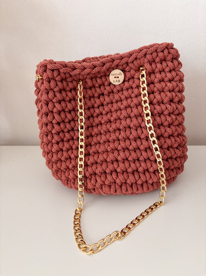 Borsa Secchiello con catena color terracotta