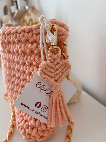 Borsa Coco Bag color peach fuzz con tracolla e portachiavi a cuore