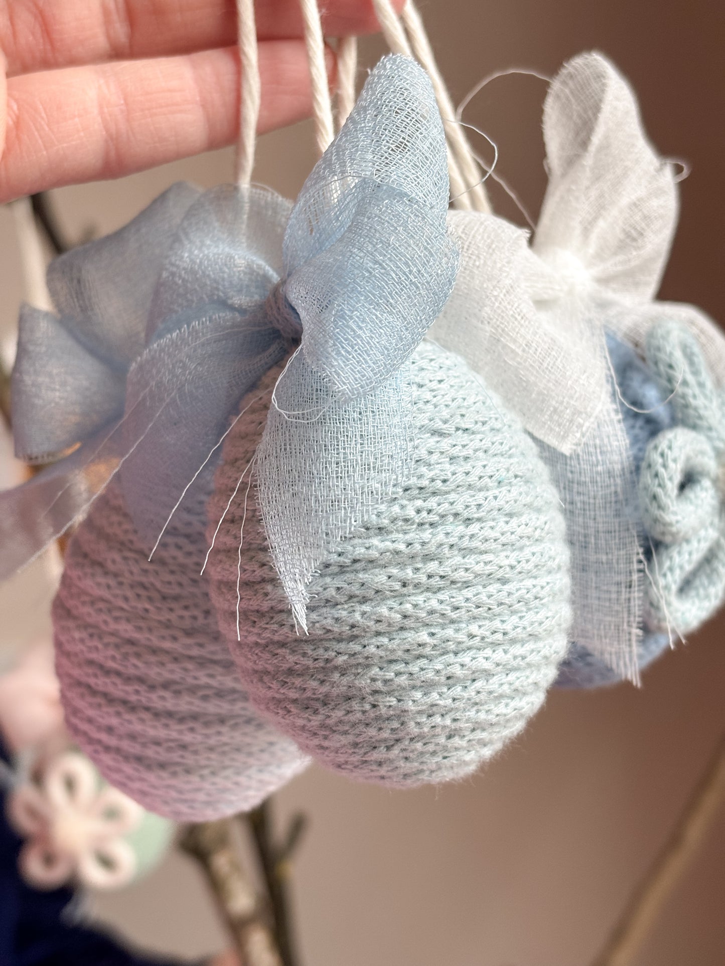 Ovetto macramè per albero di Pasqua, decorazione Pasqua