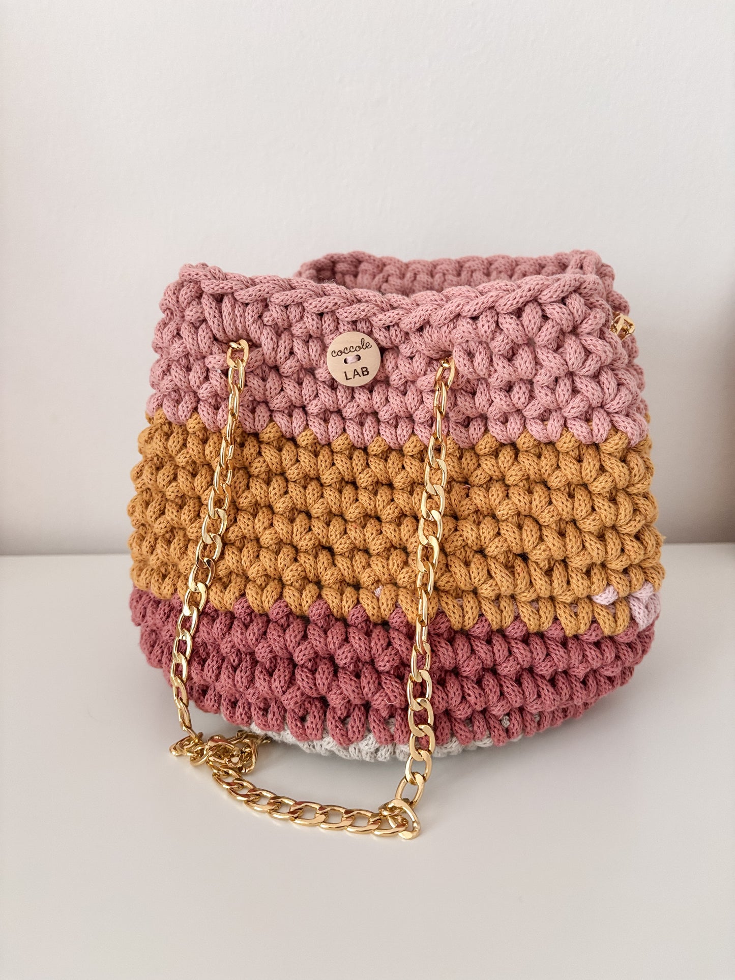 Borsa Secchiello con catena multicolor