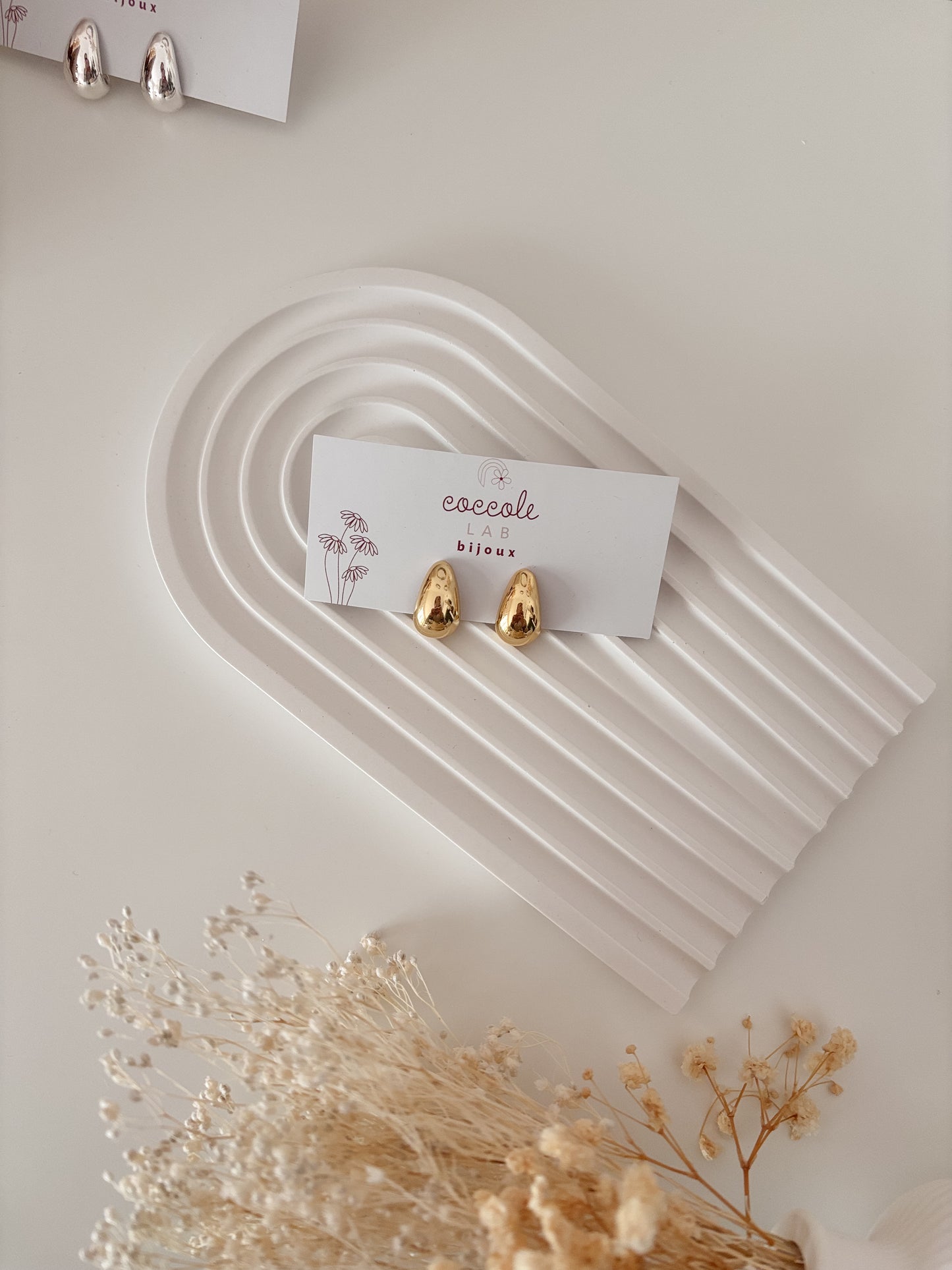 Vassoio decorativo arcobaleno in gesso ceramica