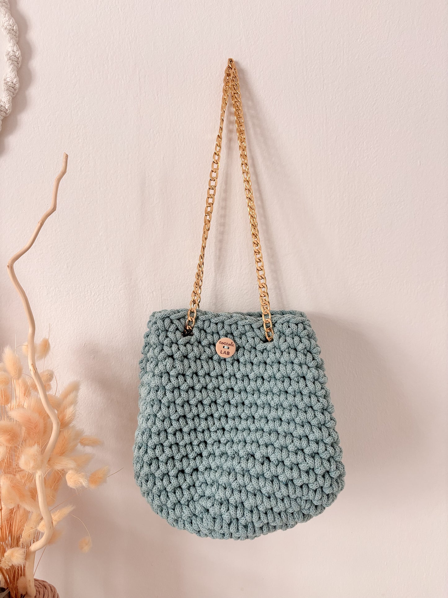 Borsa Secchiello con catena duck egg blue