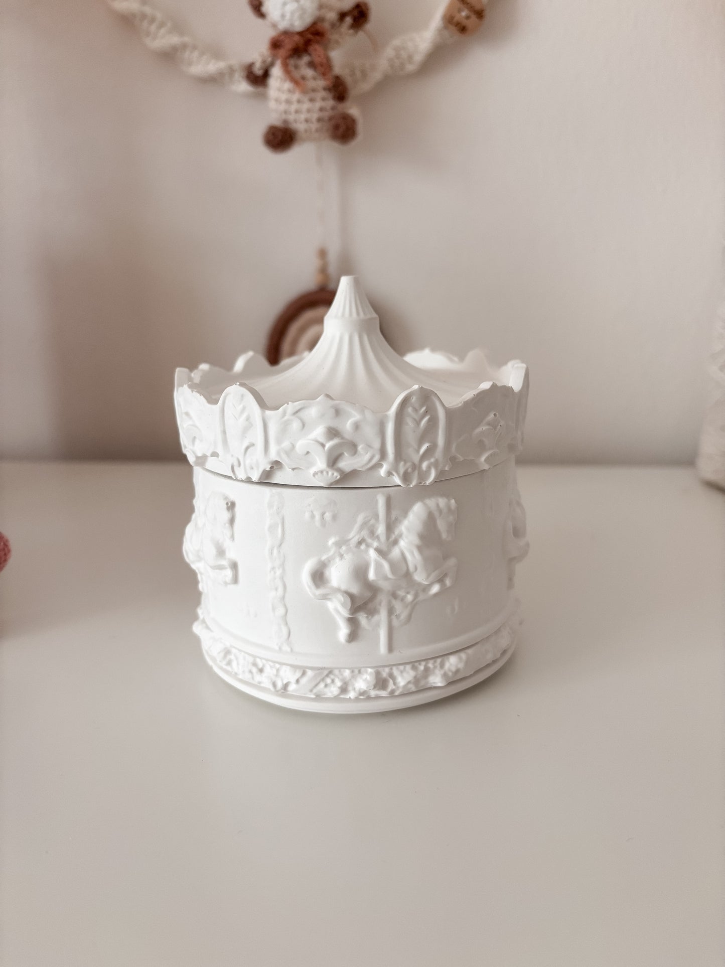 Scrigno Carosello portagioie in gesso ceramica