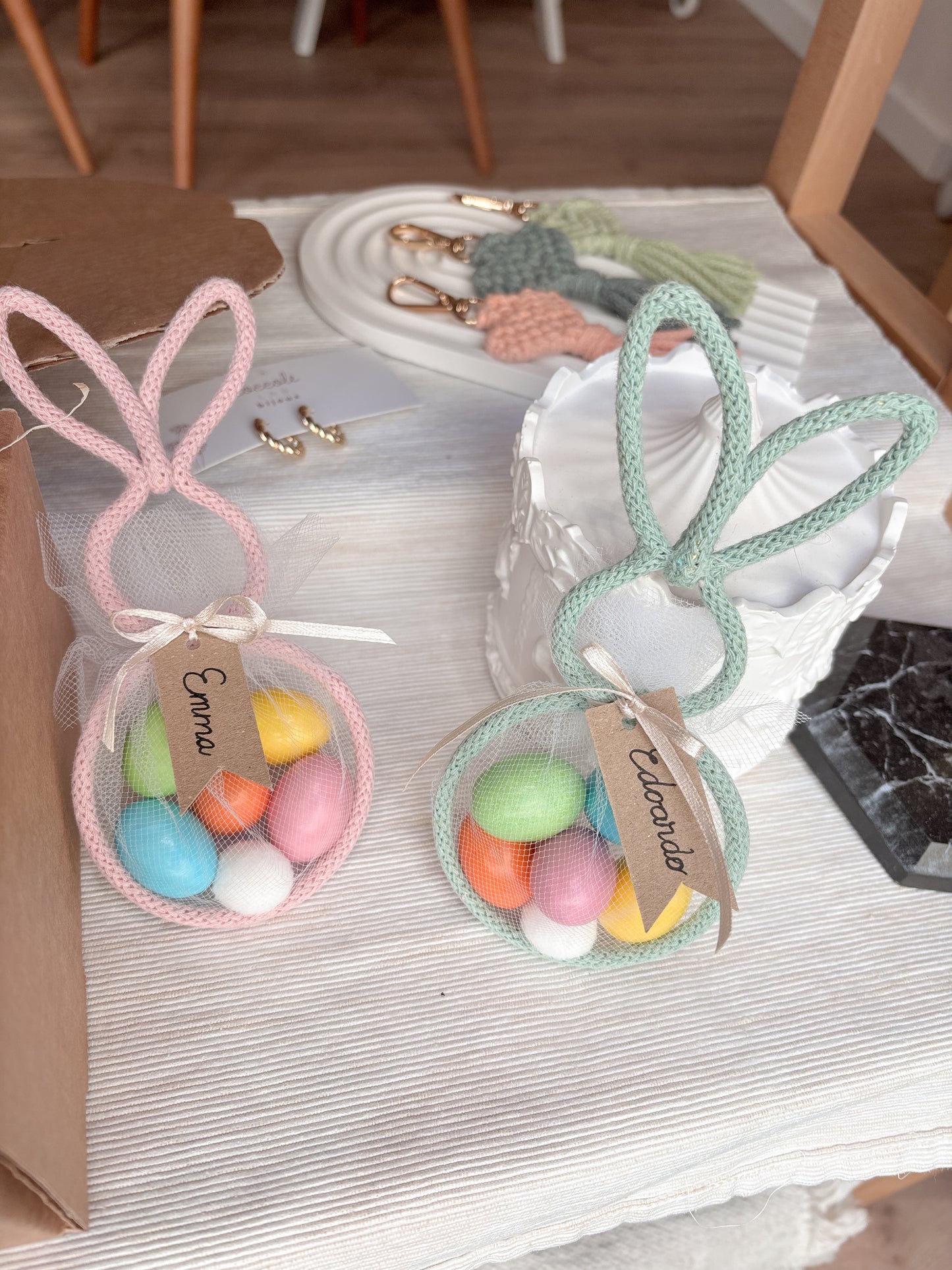 Coniglietto Pasquale / segnaposto di Pasqua con ovetti di cioccolato