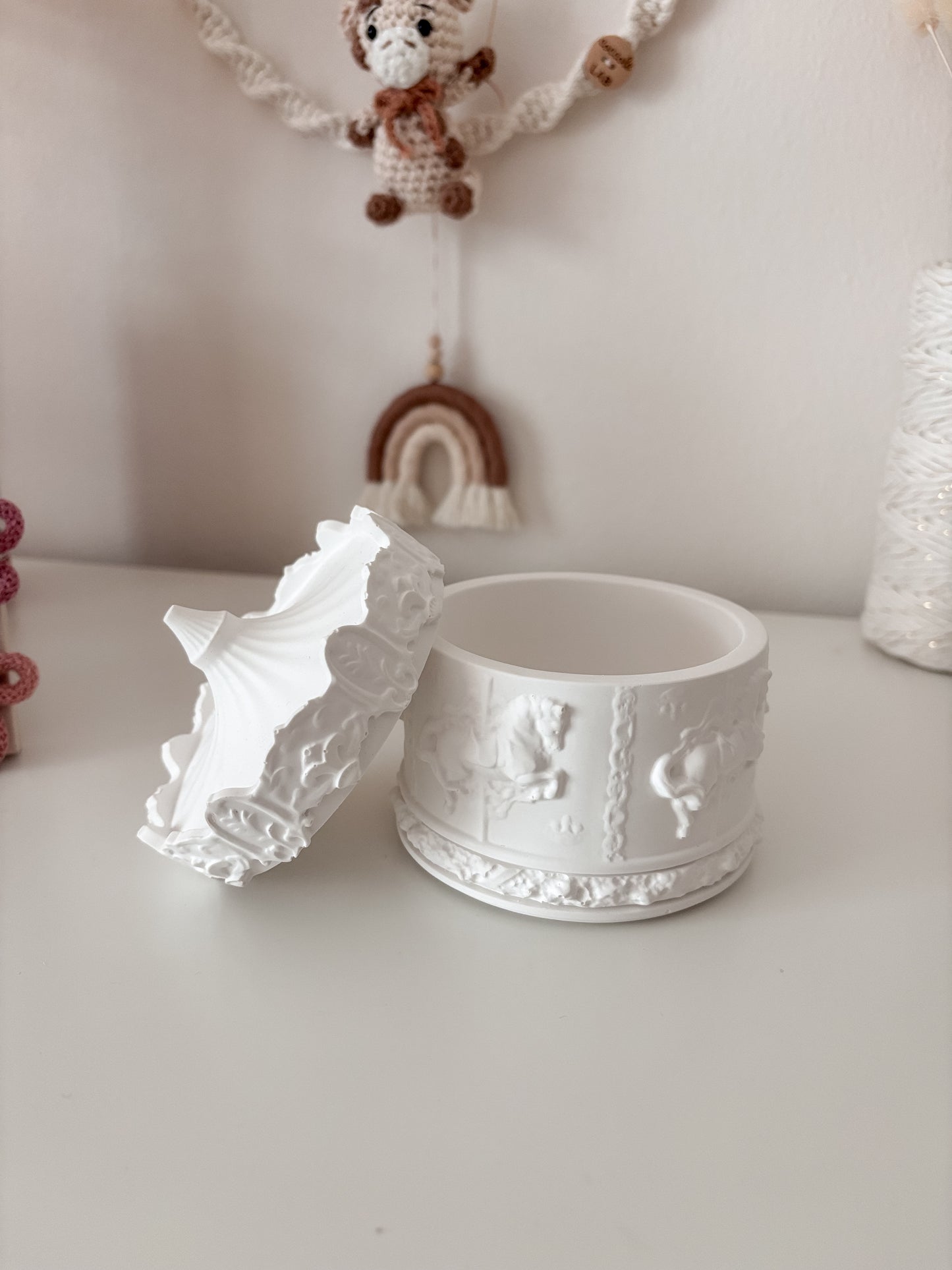 Scrigno Carosello portagioie in gesso ceramica